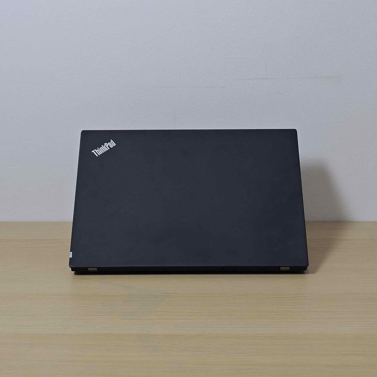 X13 Belakang Tengah Butik Laptop